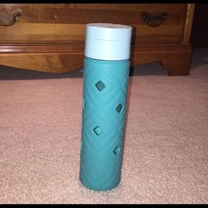 Lululemon water bottle